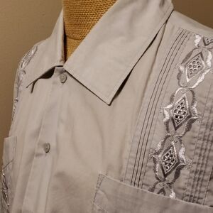 Cubana style grey and silver 4xl short sleeve